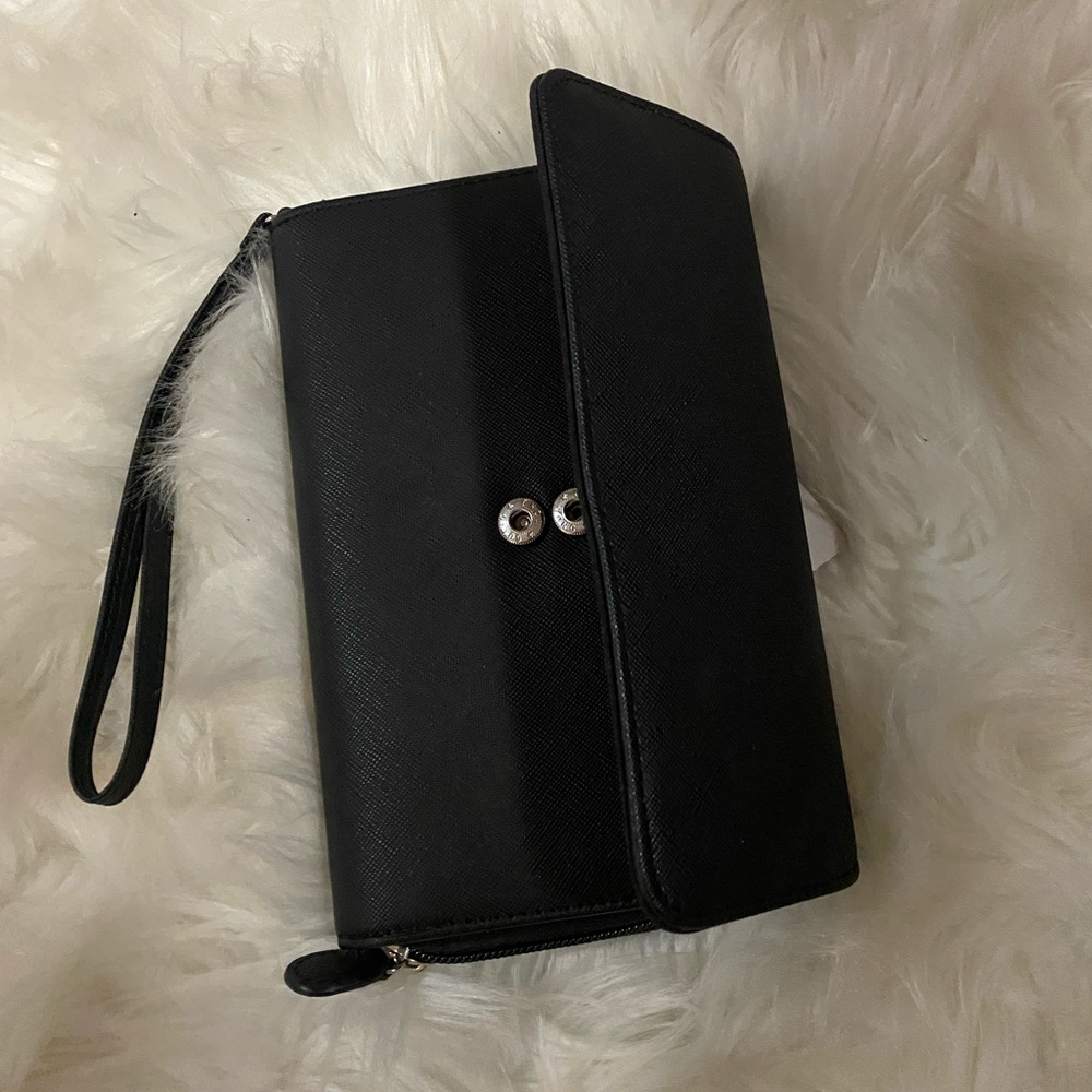 Black woman’s wallet